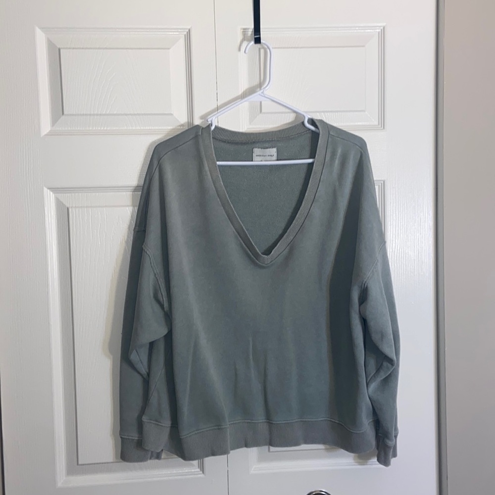 Women’s American Eagle Low V Oversized Sweater Size Medium